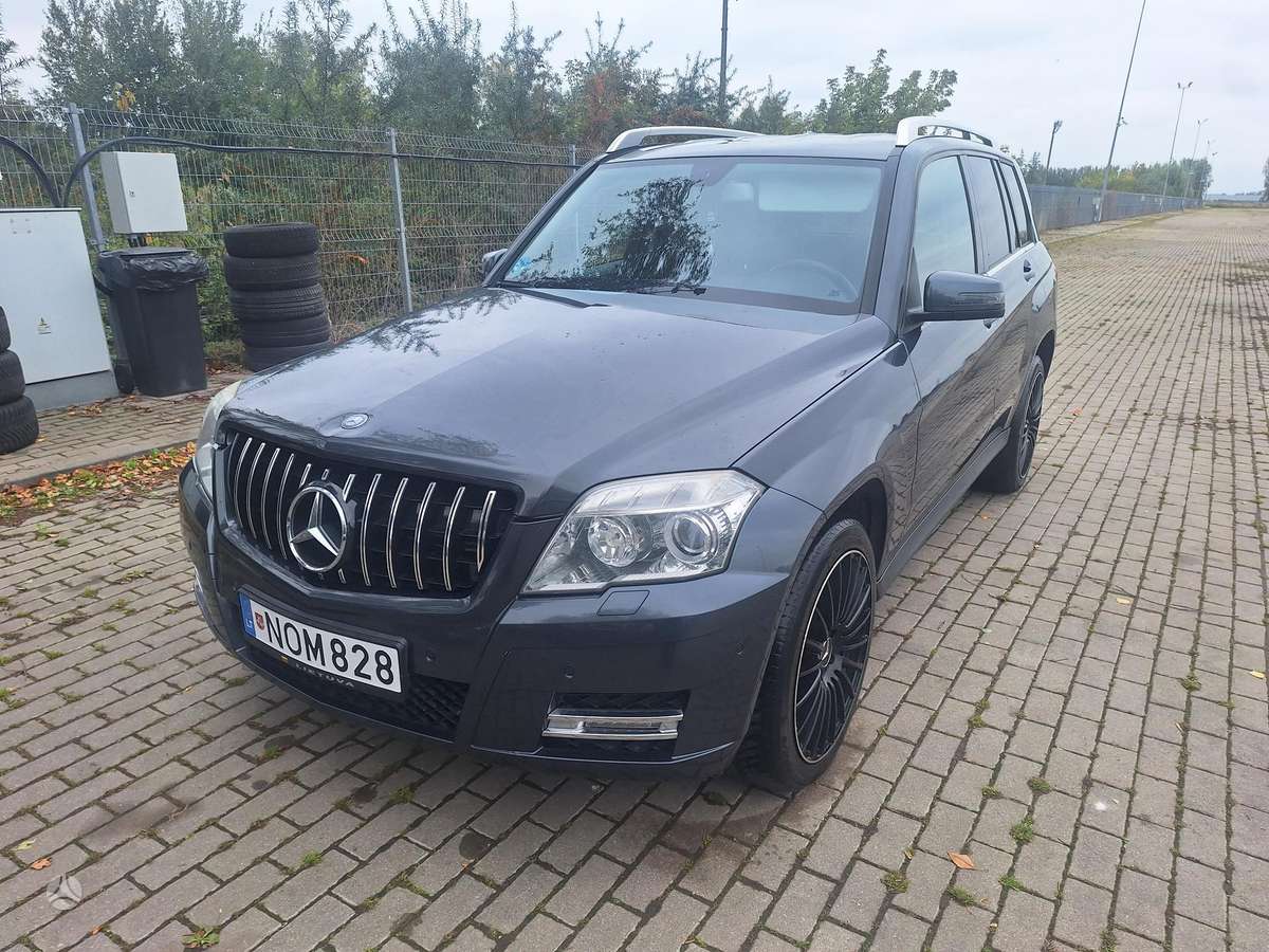 Mercedes-Benz GLK350 2010 — photo 8