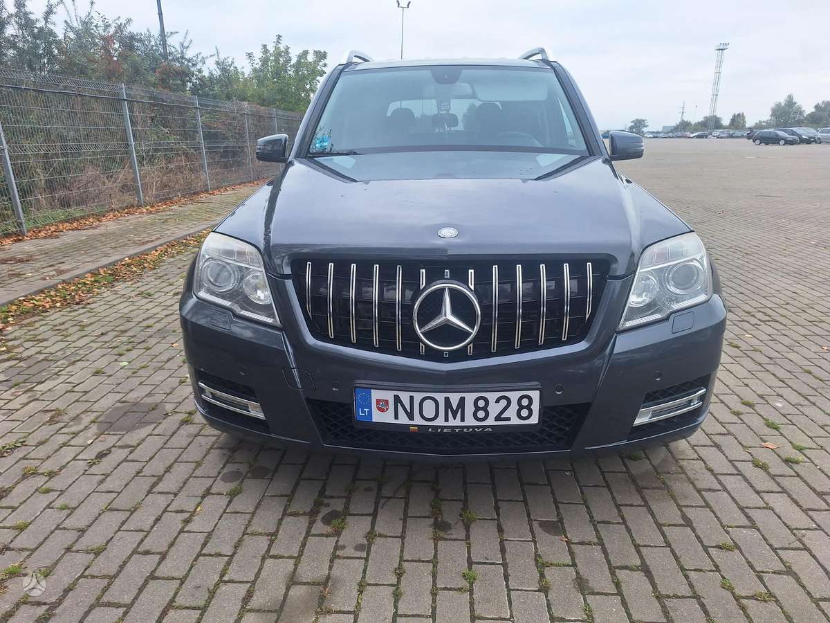 Mercedes-Benz GLK350 2010 — photo 9