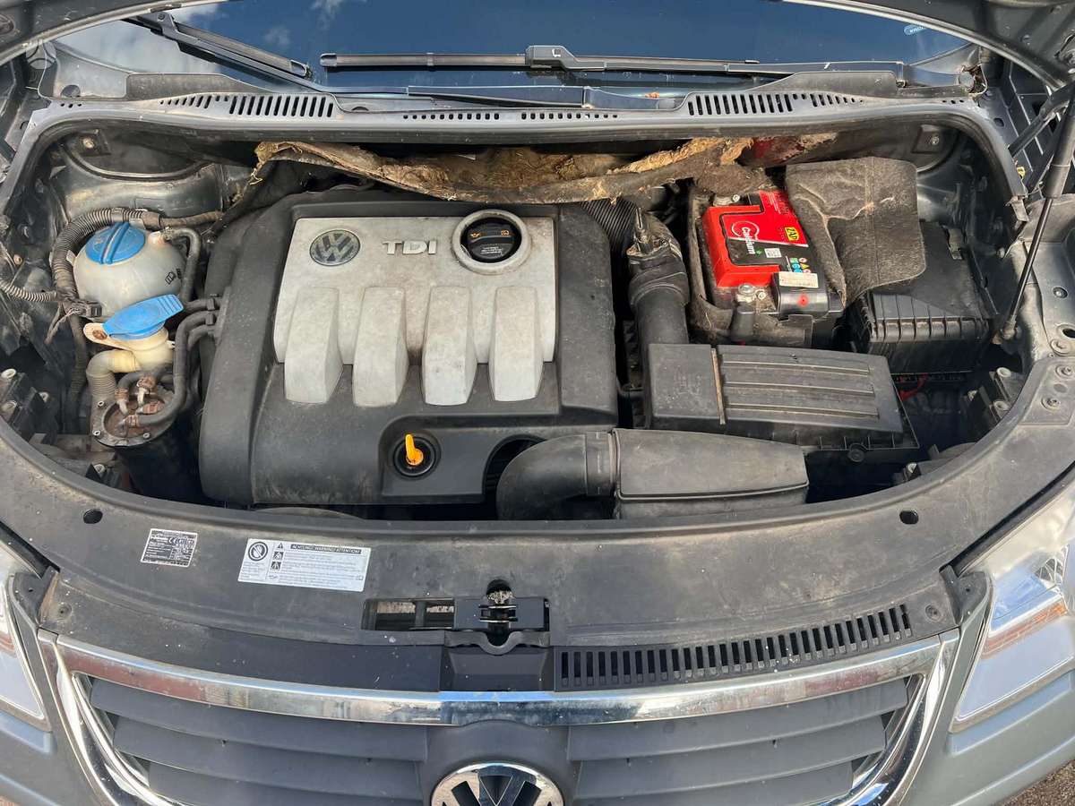 Volkswagen Touran 2009 — engine 1896 cm³, 105 HP (77kW)