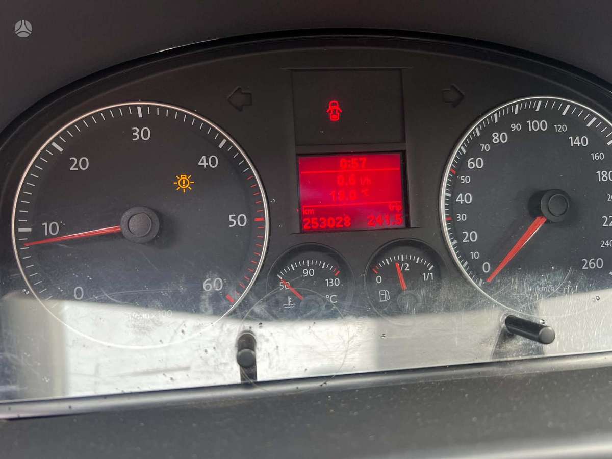 Volkswagen Touran 2009 — photo 8