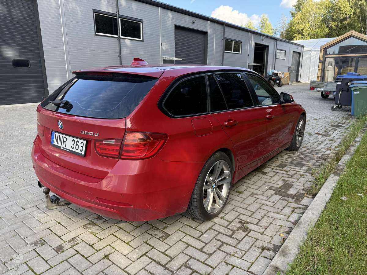 BMW 320 2012 — rear view