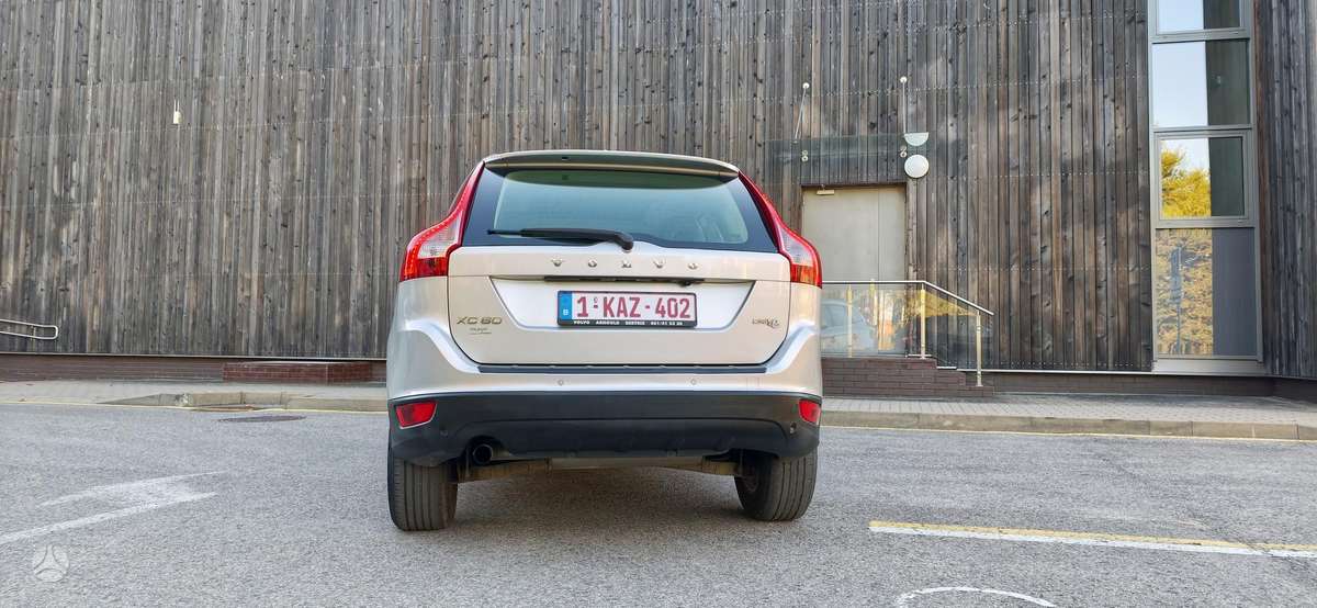 Volvo XC60 2010 — photo 21