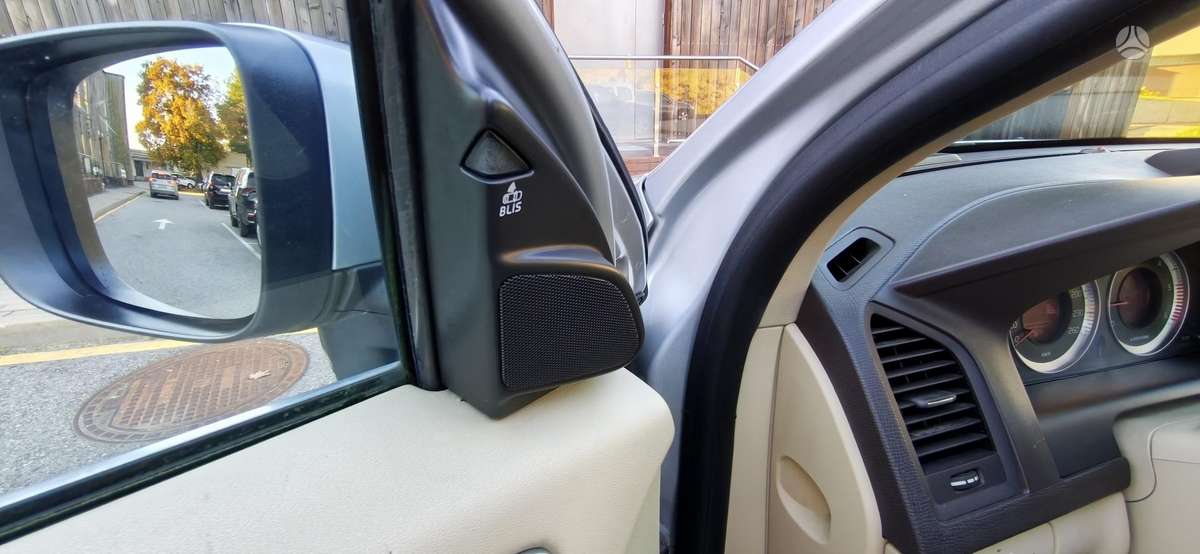 Volvo XC60 2010 — photo 29
