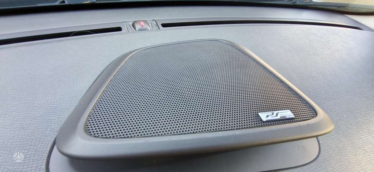 Volvo XC60 2010 — photo 32