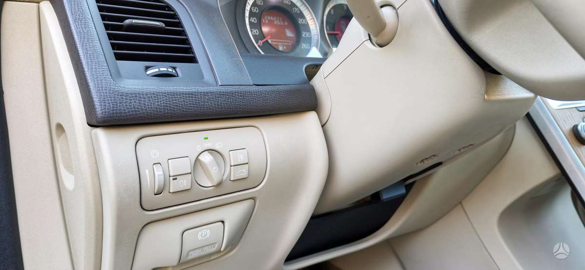 Volvo XC60 2010 — photo 47