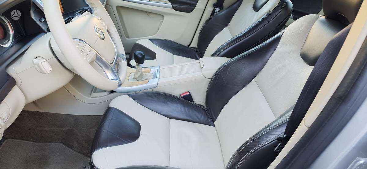 Volvo XC60 2010 — photo 48