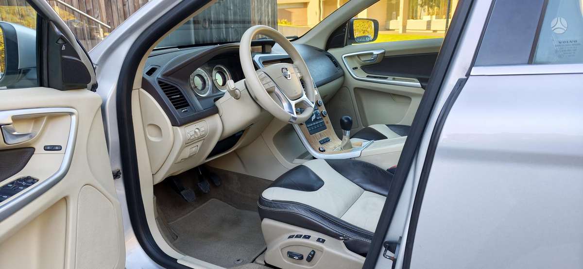Volvo XC60 2010 — photo 49