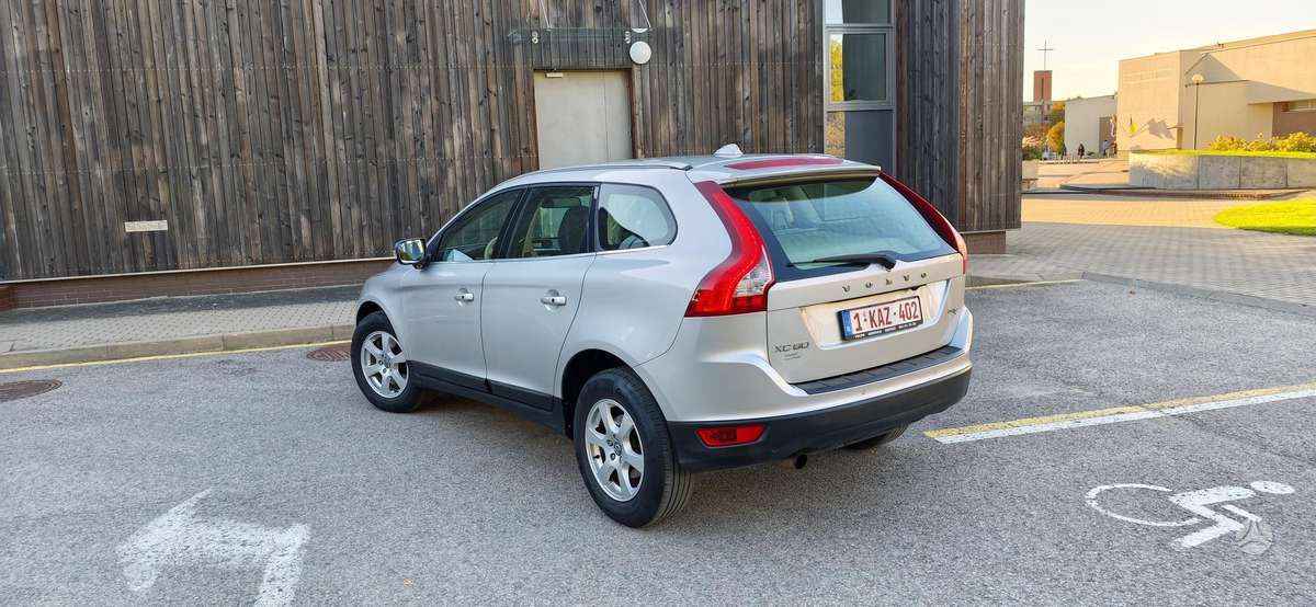 Volvo XC60 2010 — photo 5