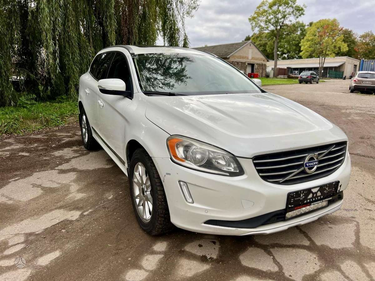 Volvo XC60 2015 — салон