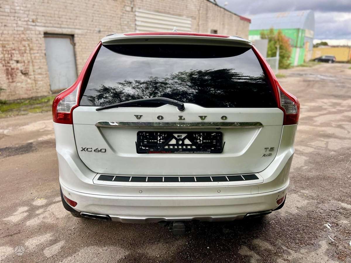 Volvo XC60 2015 — двигун 2497 cm³, 254 HP (187kW)
