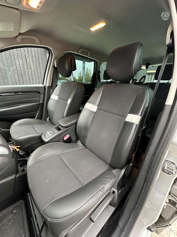 Renault Grand 2012 — photo 23