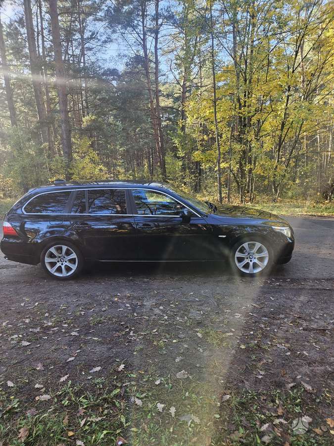 BMW 520 2007 — салон