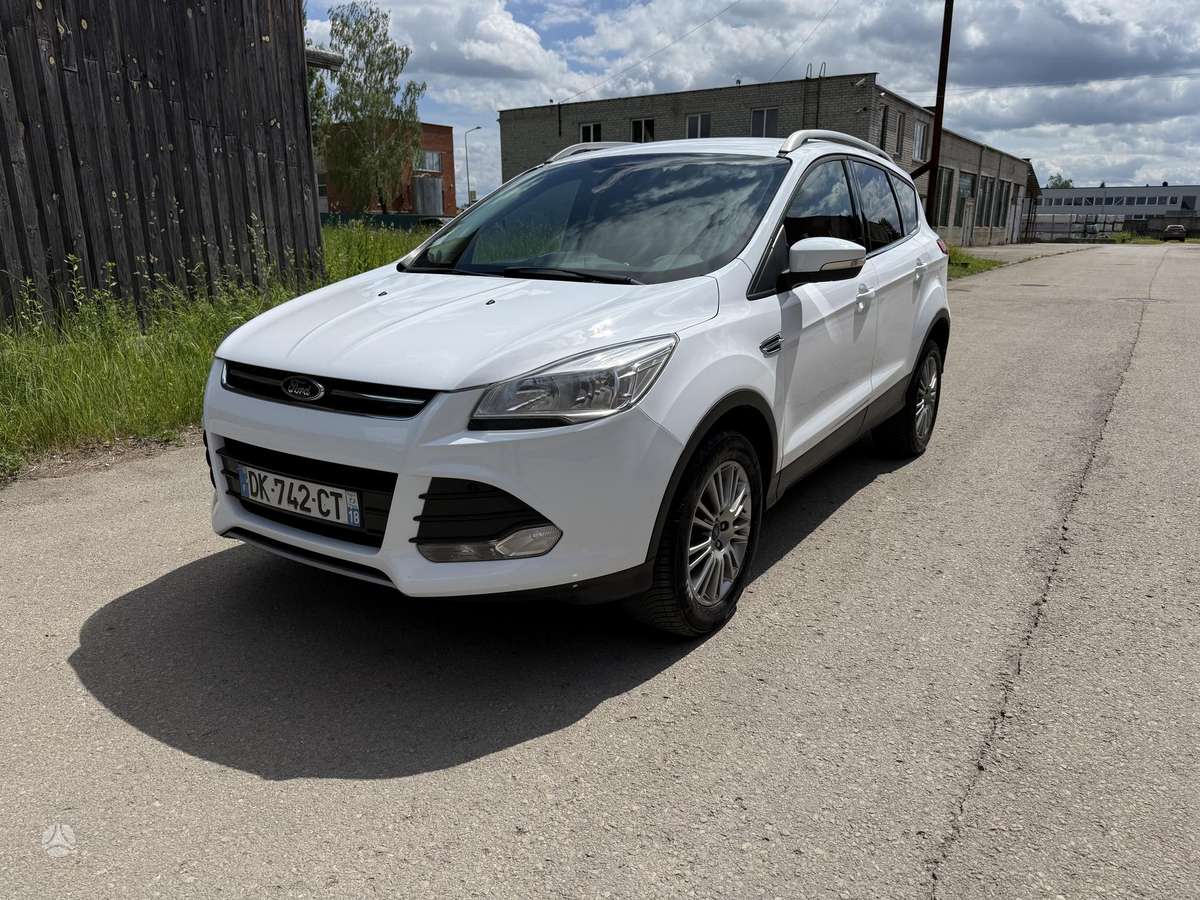Ford Kuga 2014 — вигляд ззаду