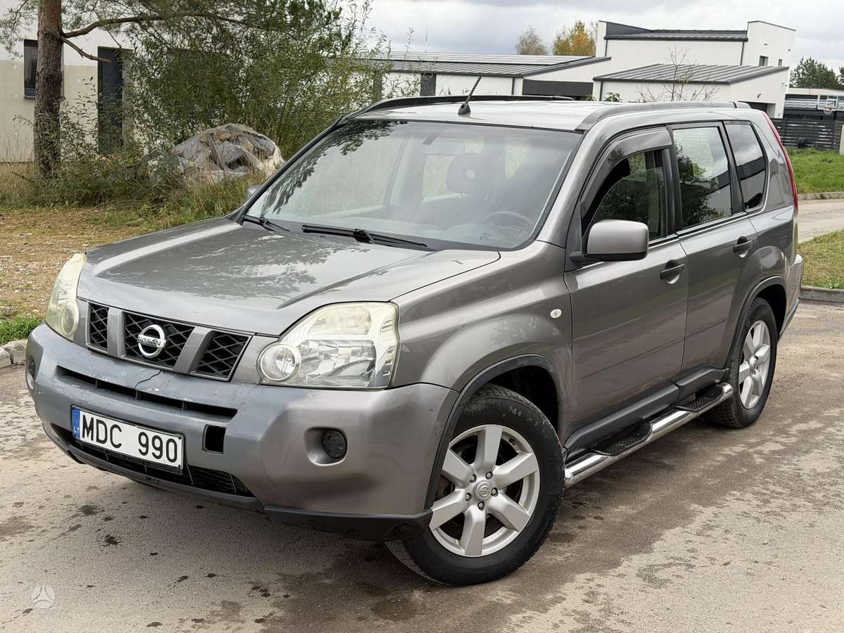 Nissan X-Trail 2008 — rear view