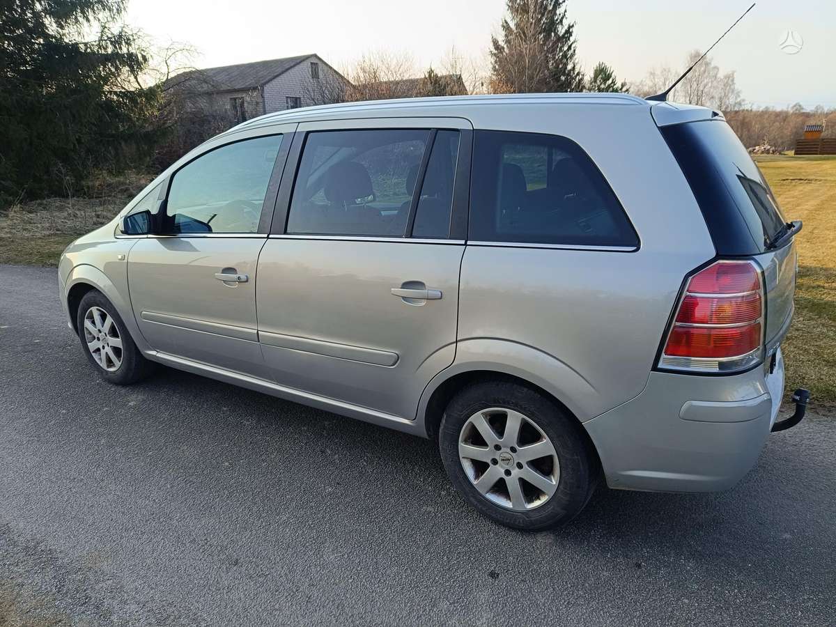 Opel Zafira 2007 — interior