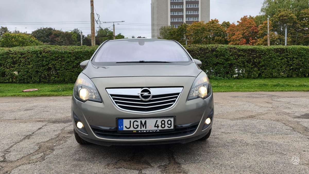 Opel Meriva 2010 — вигляд ззаду
