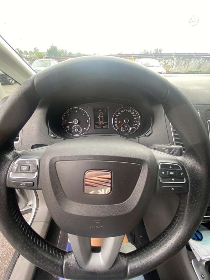 Seat Alhambra 2012 — photo 7