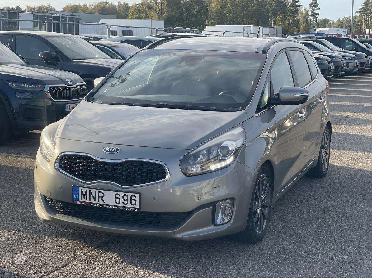 Kia Carens 2014 — вигляд ззаду