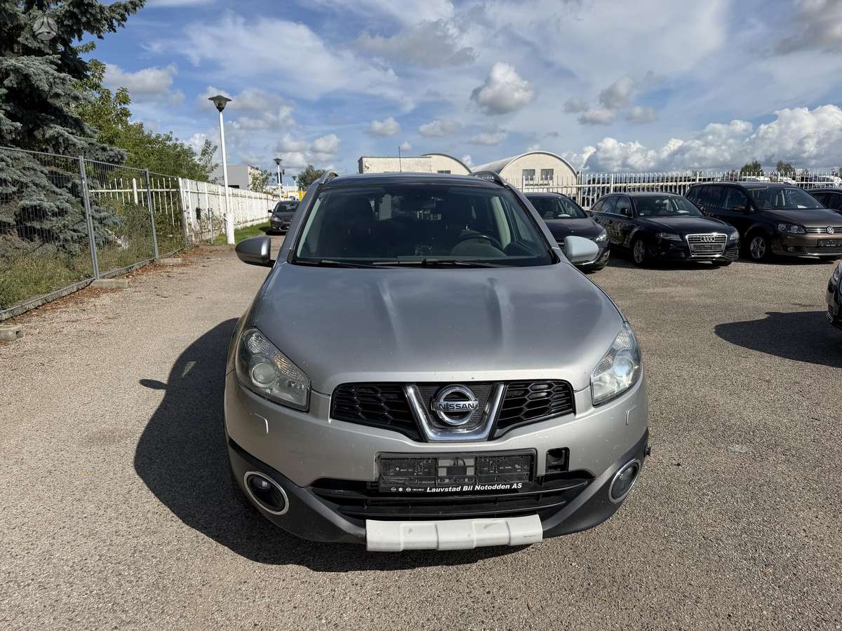 Nissan Qashqai 2013 — rear view