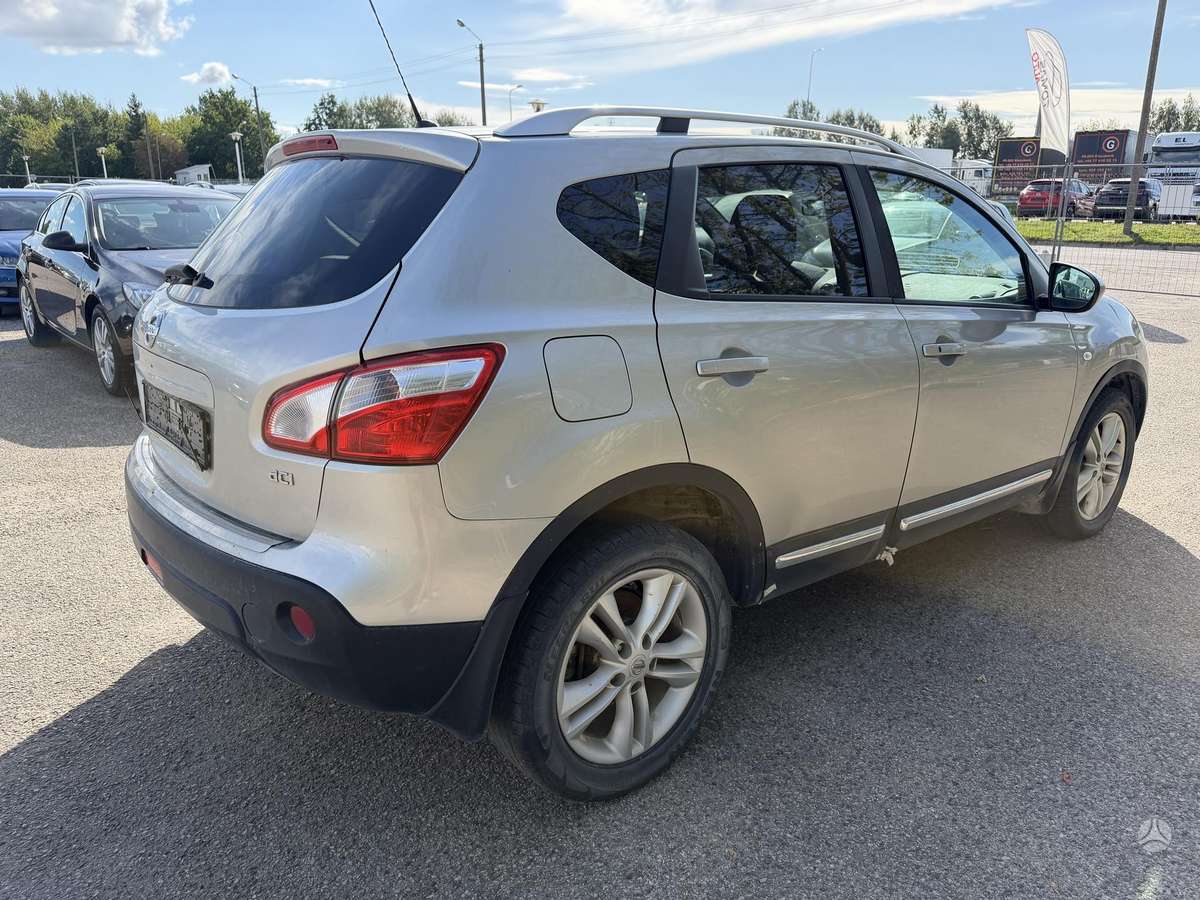Nissan Qashqai 2013 — engine 1598 cm³, 131 HP (96kW)