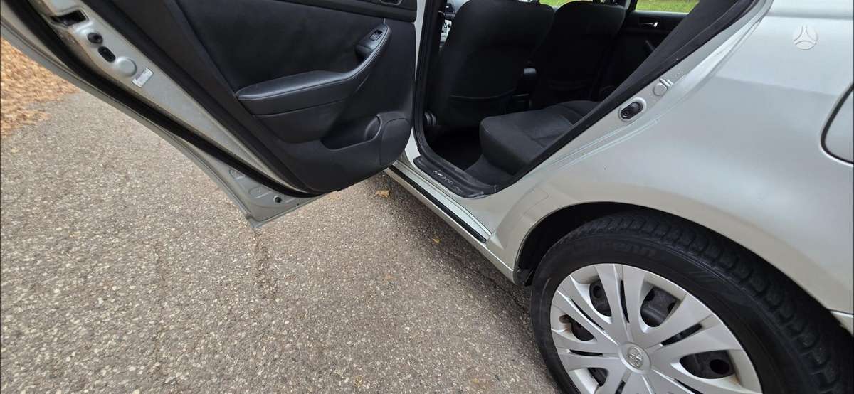 Toyota Avensis 2005 — photo 17