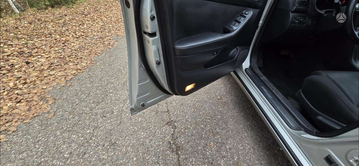 Toyota Avensis 2005 — photo 18