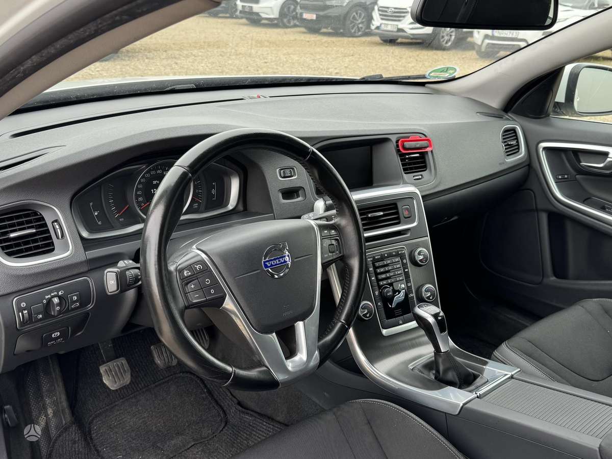 Volvo V60 2014 — photo 10
