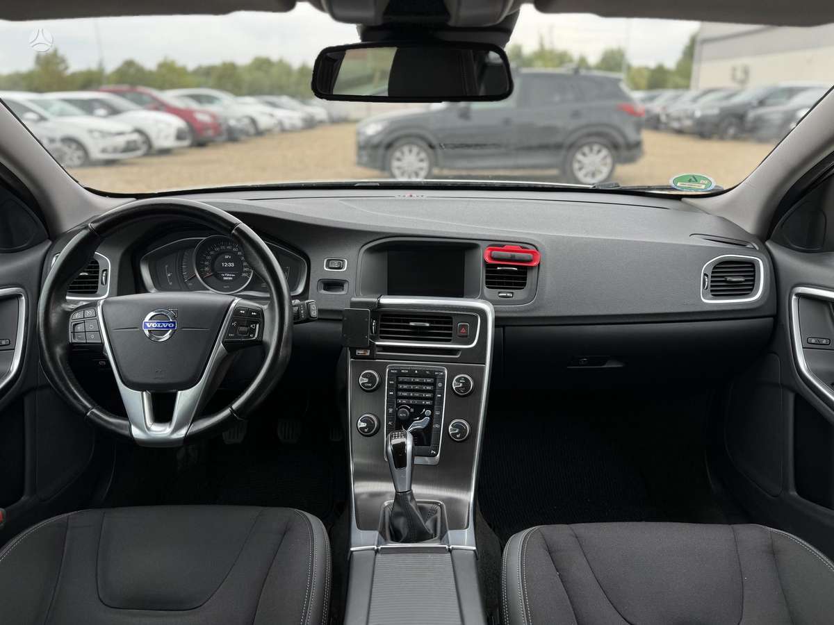 Volvo V60 2014 — photo 11