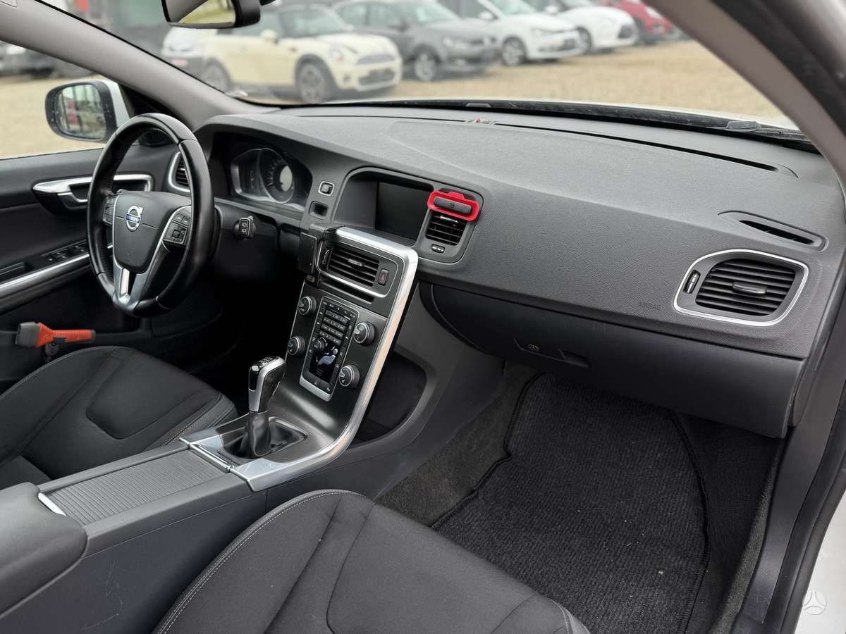 Volvo V60 2014 — photo 13