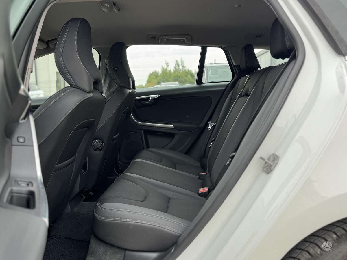 Volvo V60 2014 — photo 14