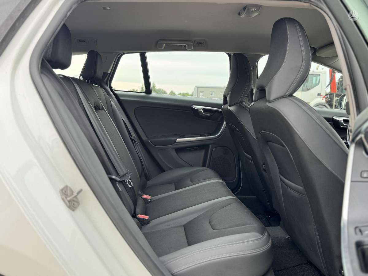 Volvo V60 2014 — photo 15