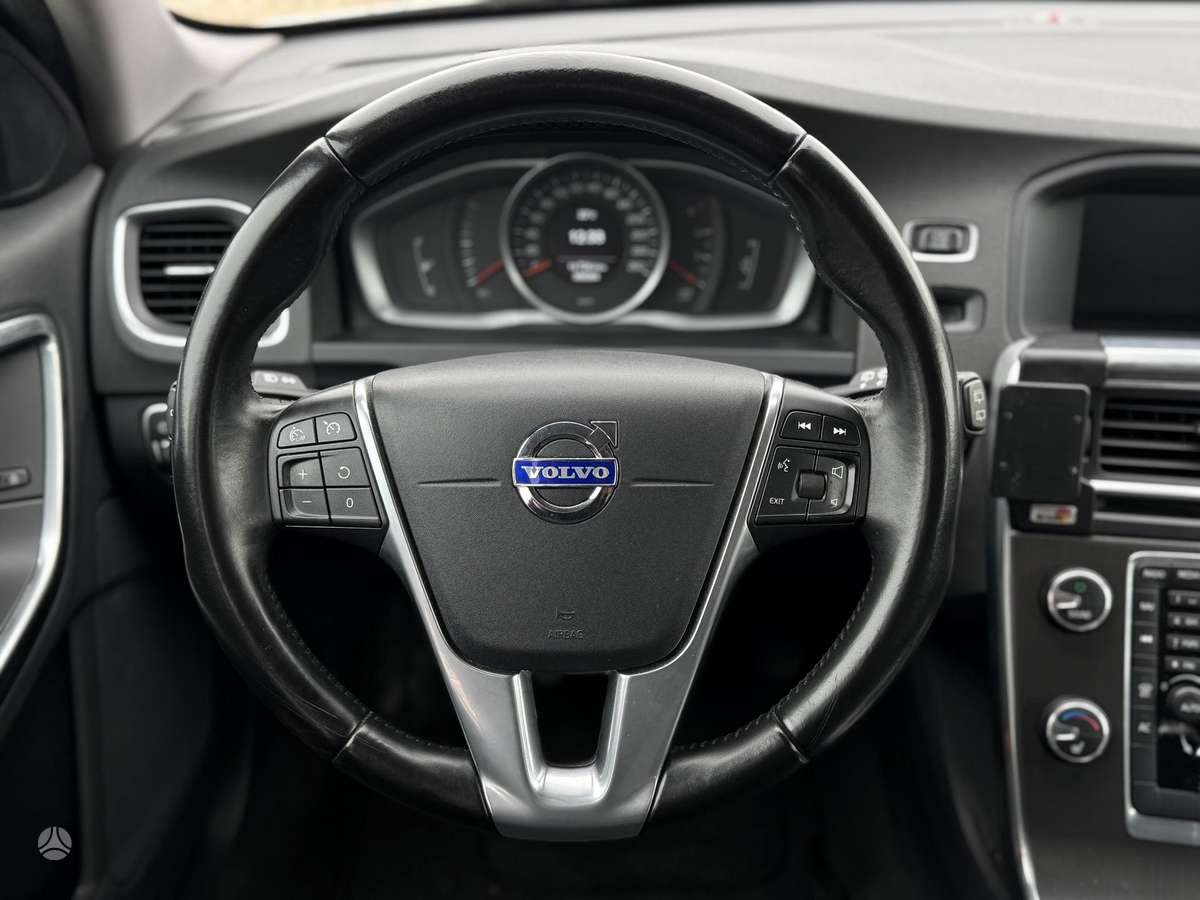 Volvo V60 2014 — photo 16