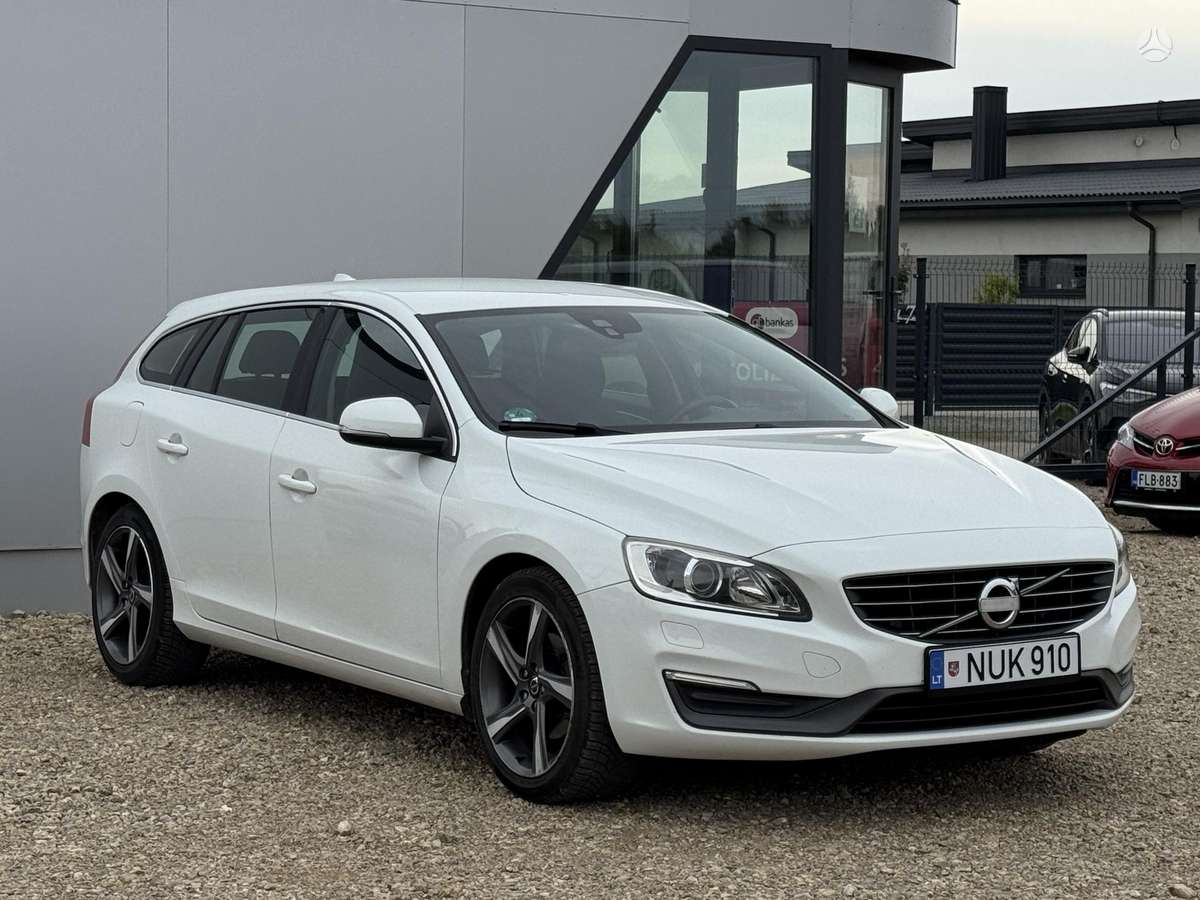 Volvo V60 2014 — interior