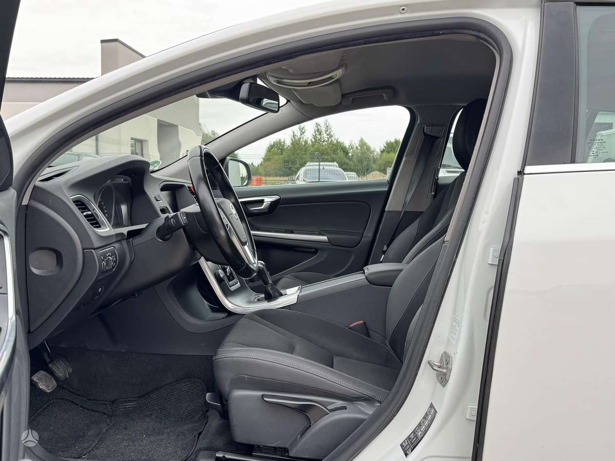Volvo V60 2014 — photo 9