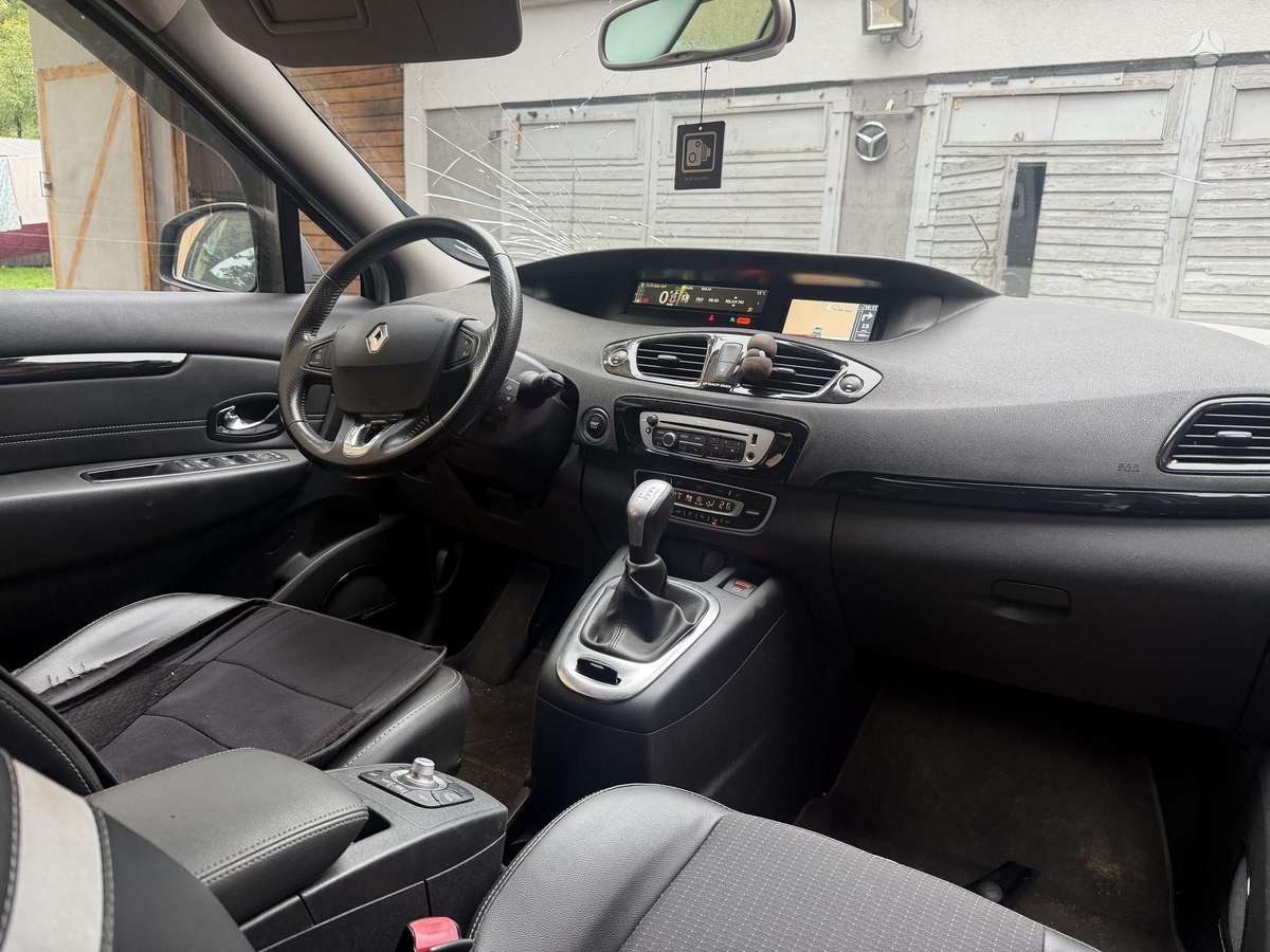Renault Scenic 2013 — photo 12