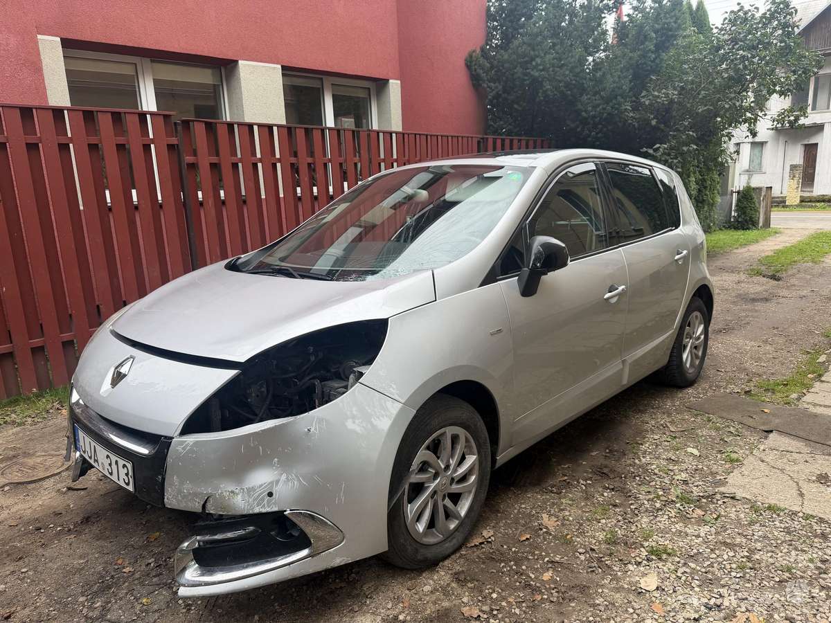 Renault Scenic 2013 — rear view