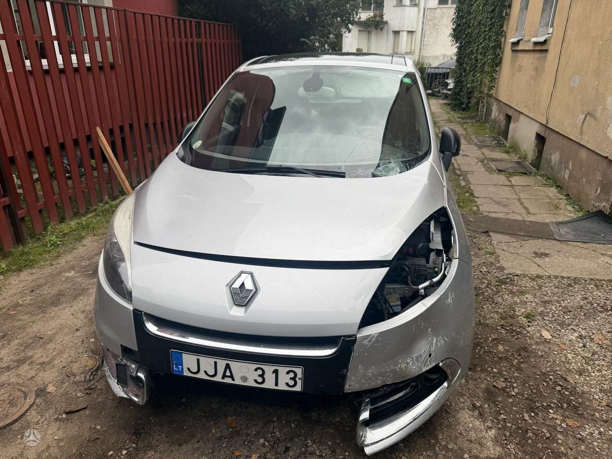 Renault Scenic 2013 — interior