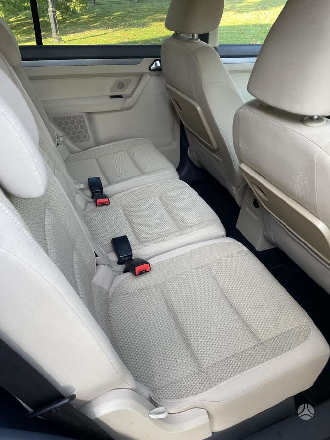 Volkswagen Touran 2011 — photo 11