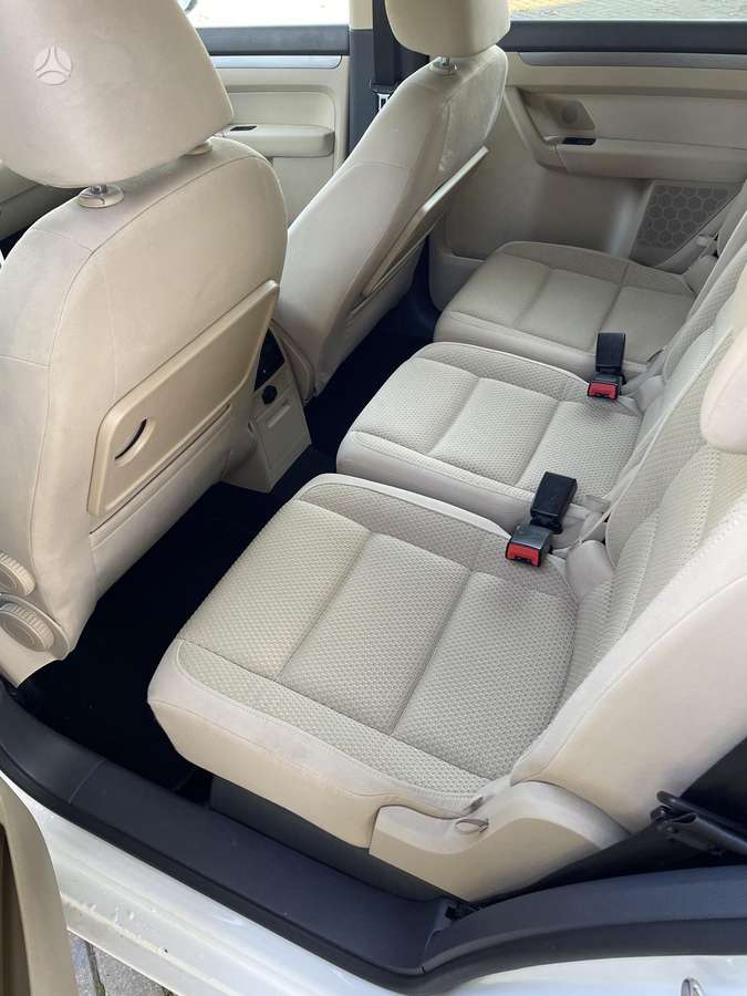 Volkswagen Touran 2011 — photo 12