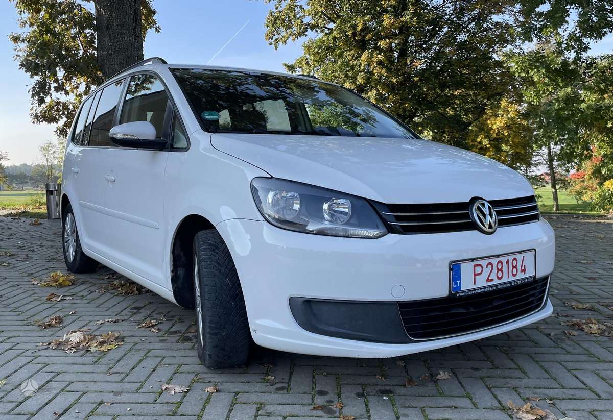 Volkswagen Touran 2011 — rear view