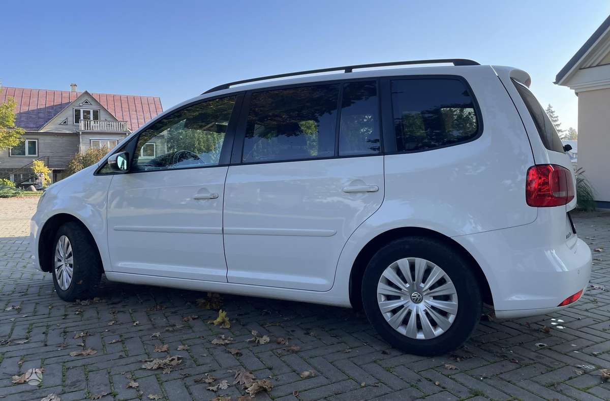 Volkswagen Touran 2011 — photo 6
