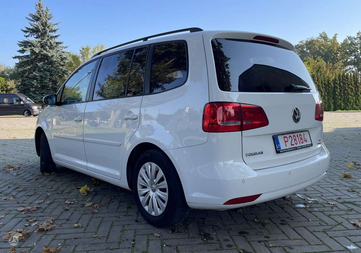 Volkswagen Touran 2011 — photo 8