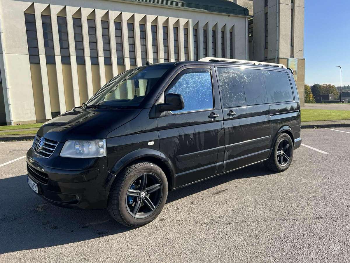 Volkswagen Multivan 2004 — вигляд ззаду