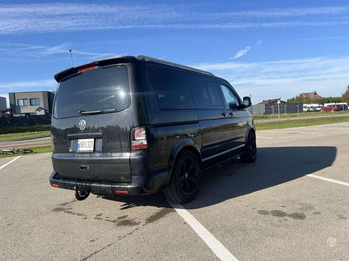 Volkswagen Multivan 2004 — двигун 2461 cm³, 174 HP (128kW)