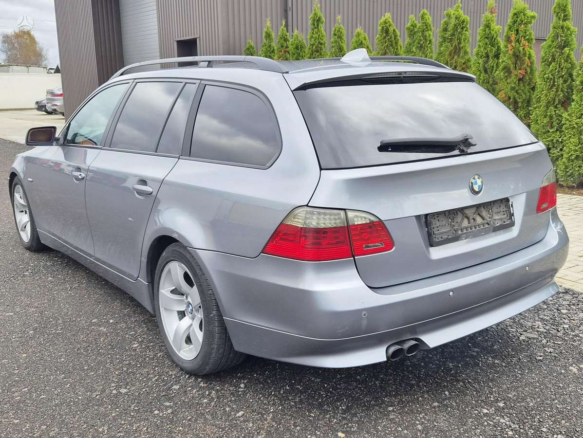 BMW 530 2005 — interior