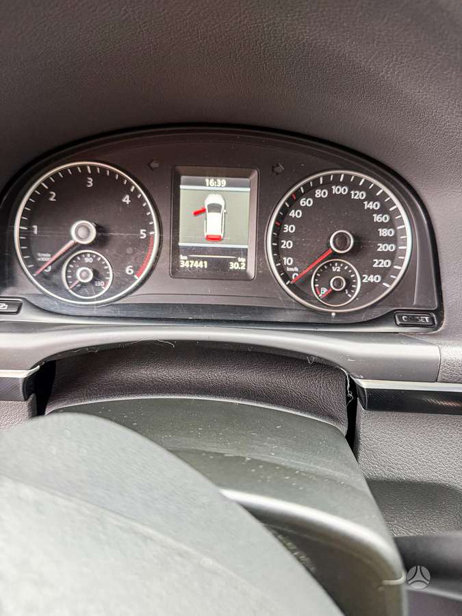 Volkswagen Touran 2011 — photo 10