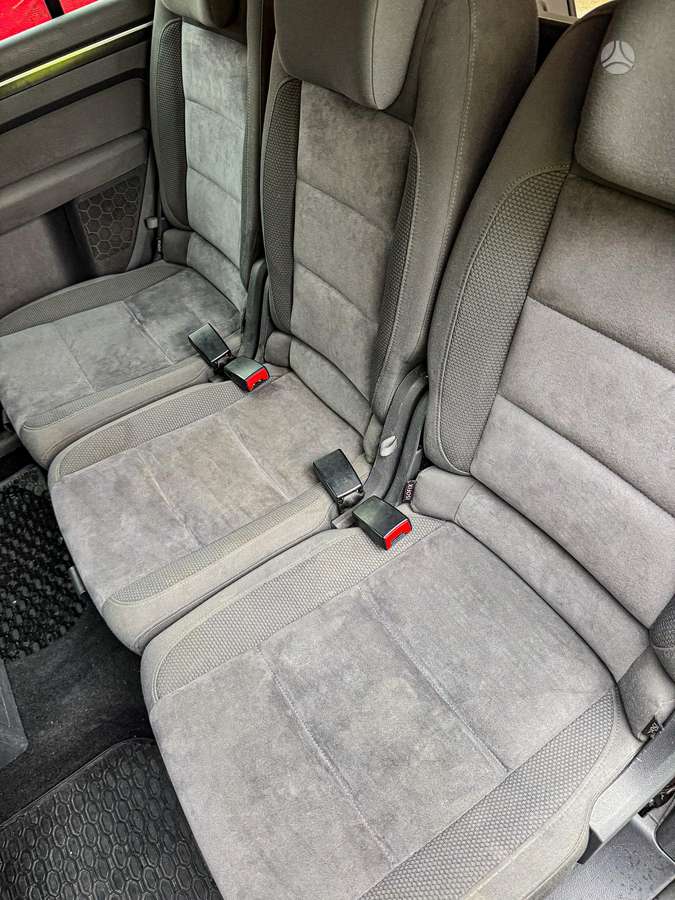 Volkswagen Touran 2011 — photo 11