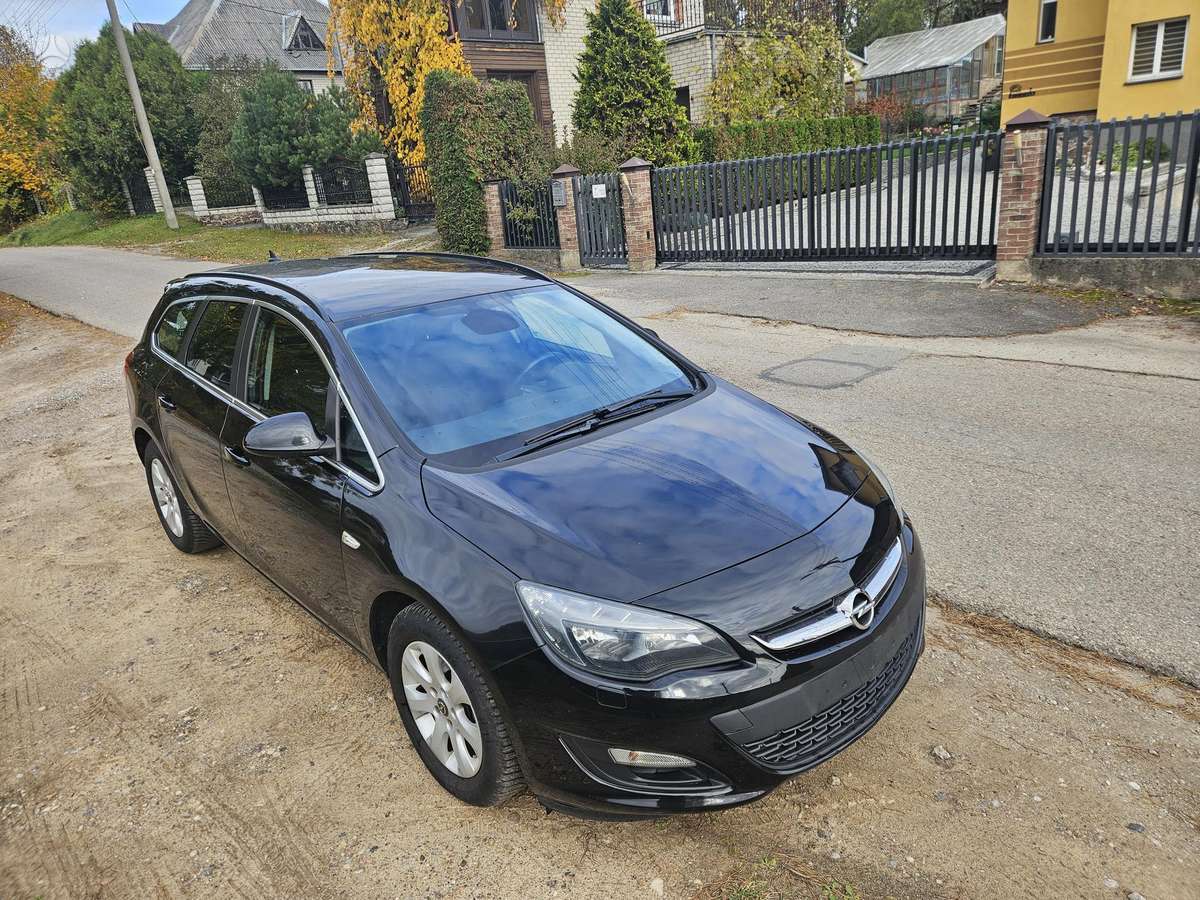 Opel Astra 2015 — photo 12