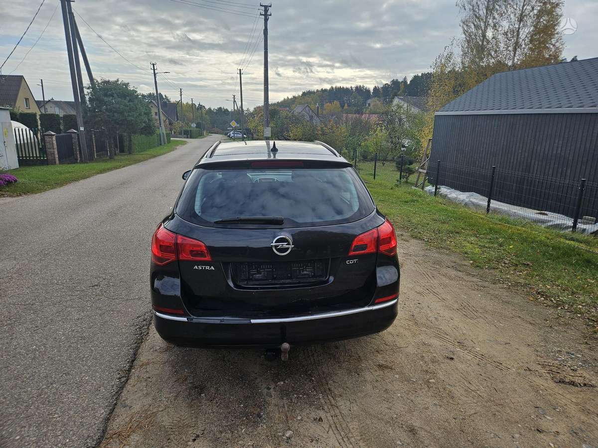 Opel Astra 2015 — photo 13