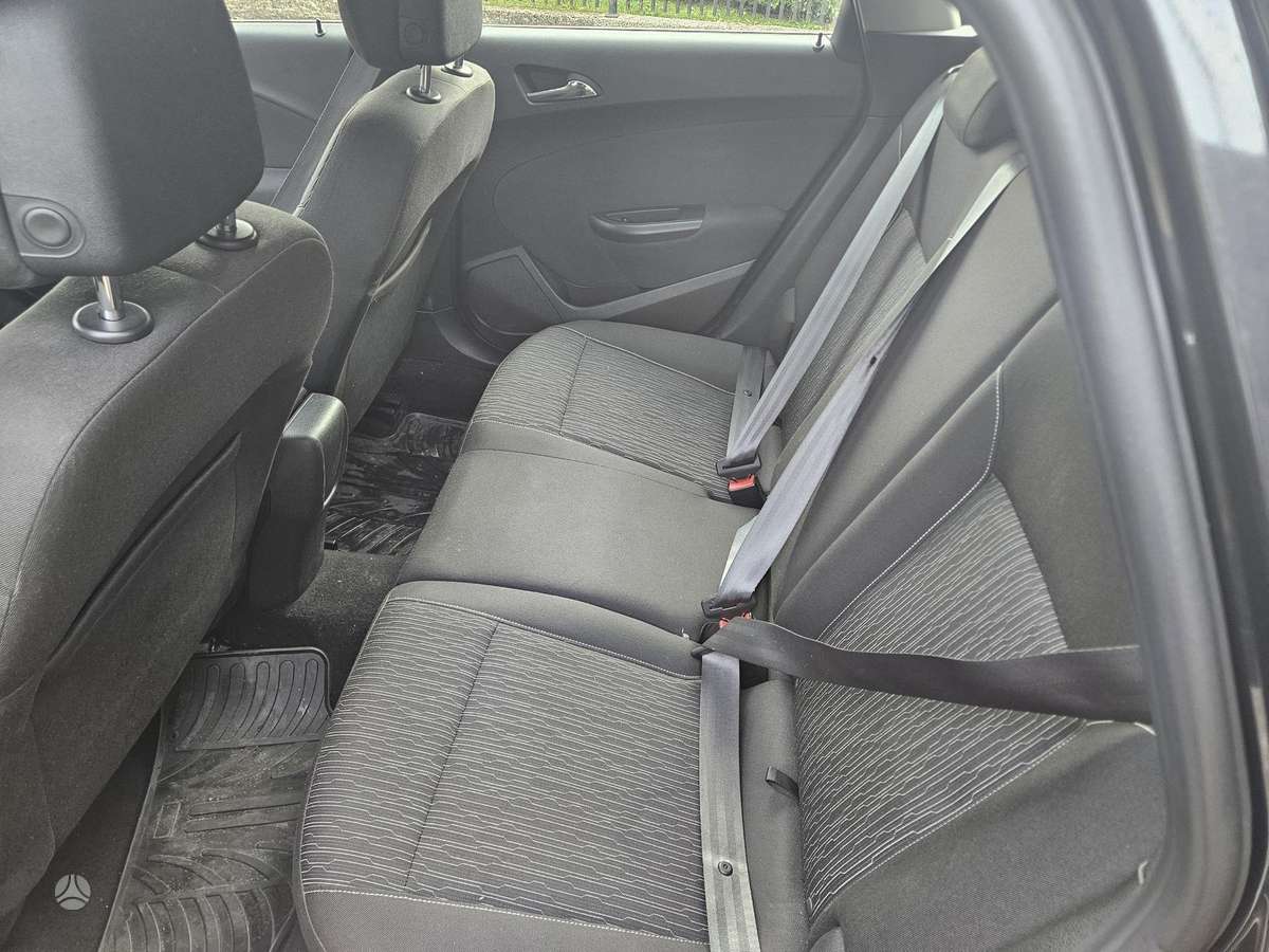 Opel Astra 2015 — photo 22